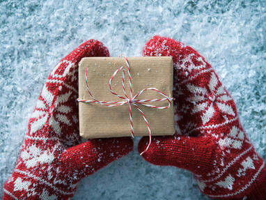 geschenk weihnachten advent handschuhe fotolia 89777400 subscription monthly m